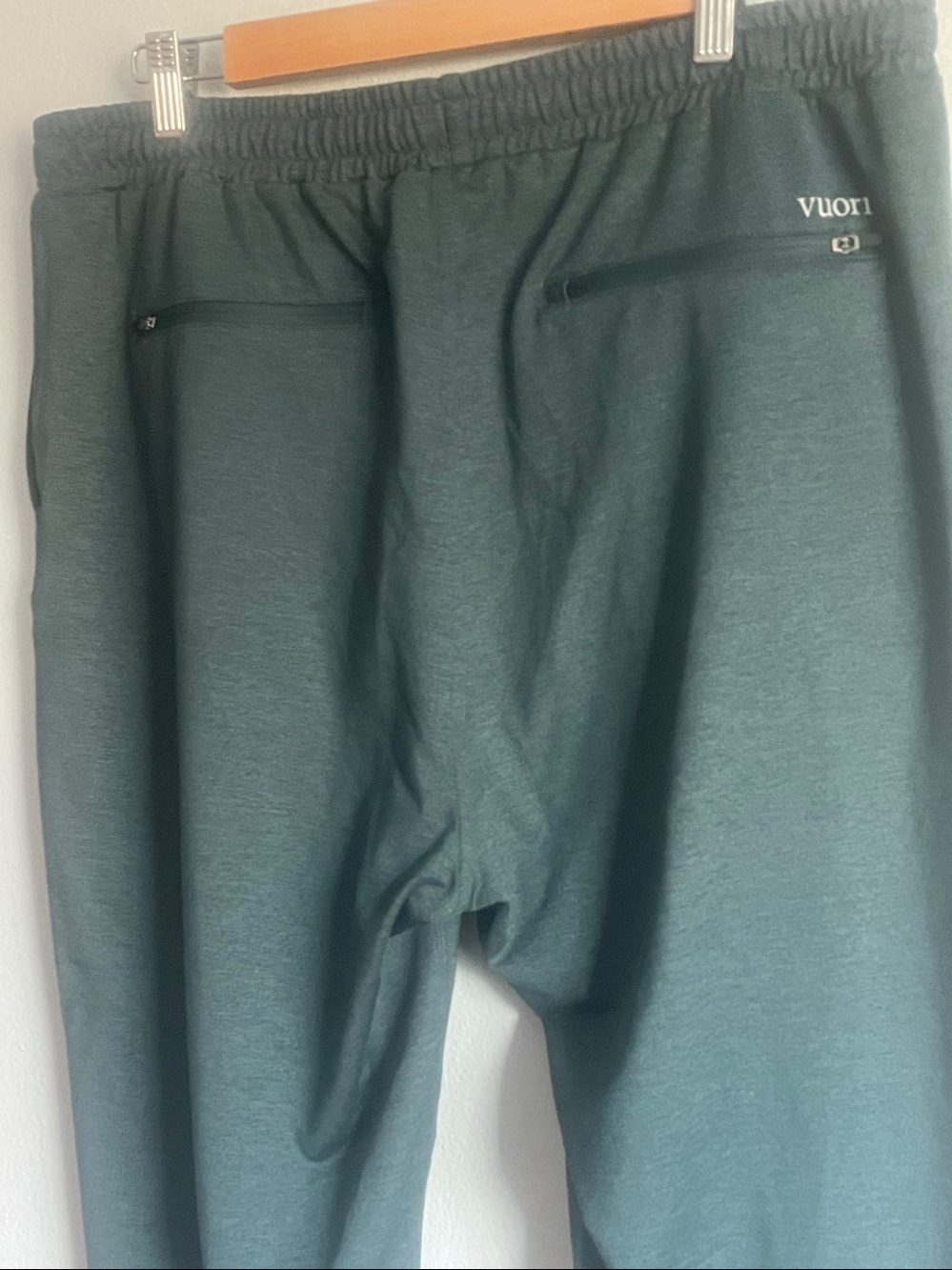 Vuori Men’s Sunday Performance Green Joggers Size XL - Picture 8 of 10
